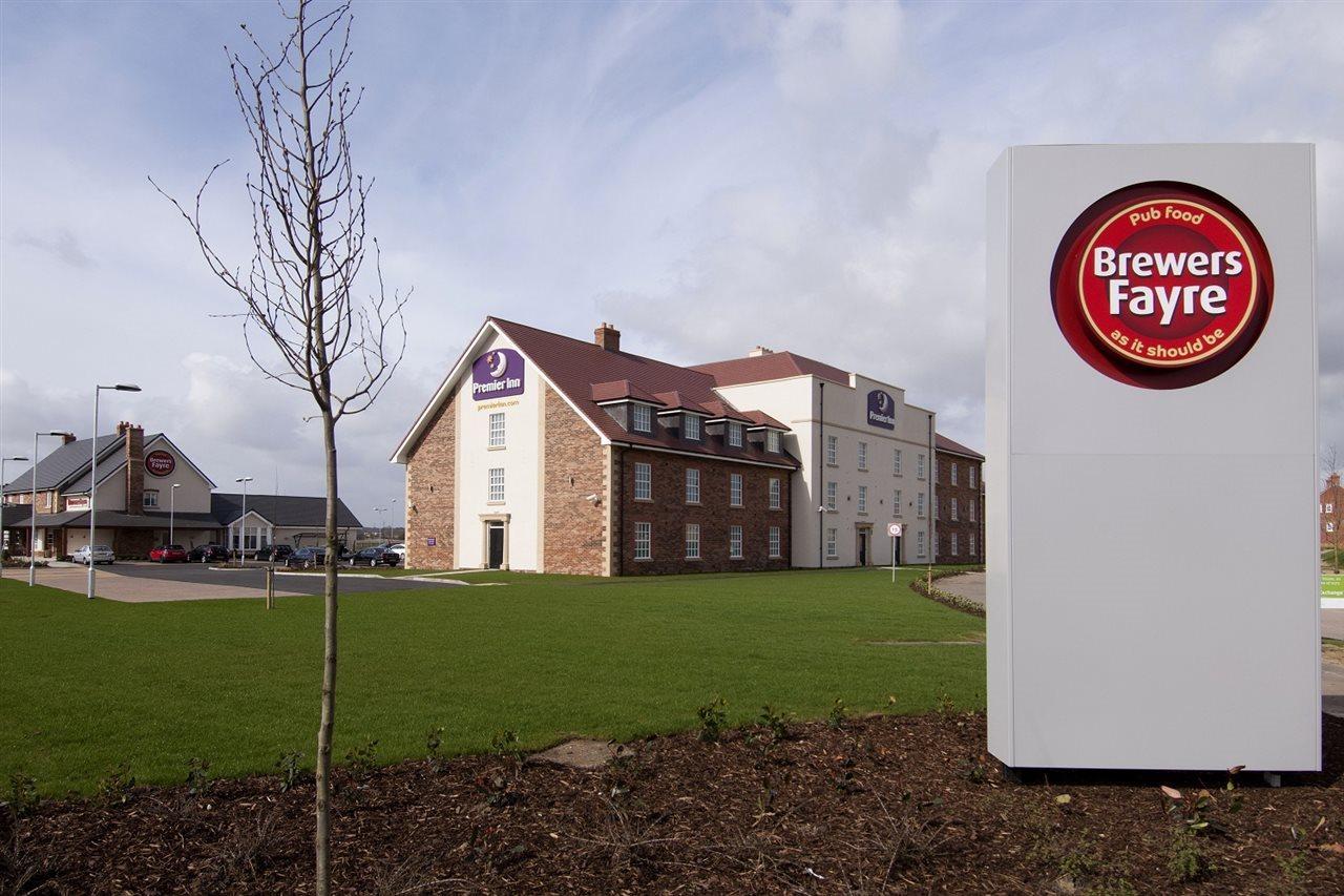 Premier Inn Bedford South Kempston Exteriör bild
