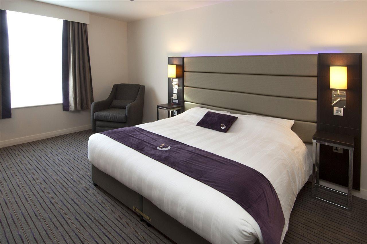 Premier Inn Bedford South Kempston Exteriör bild