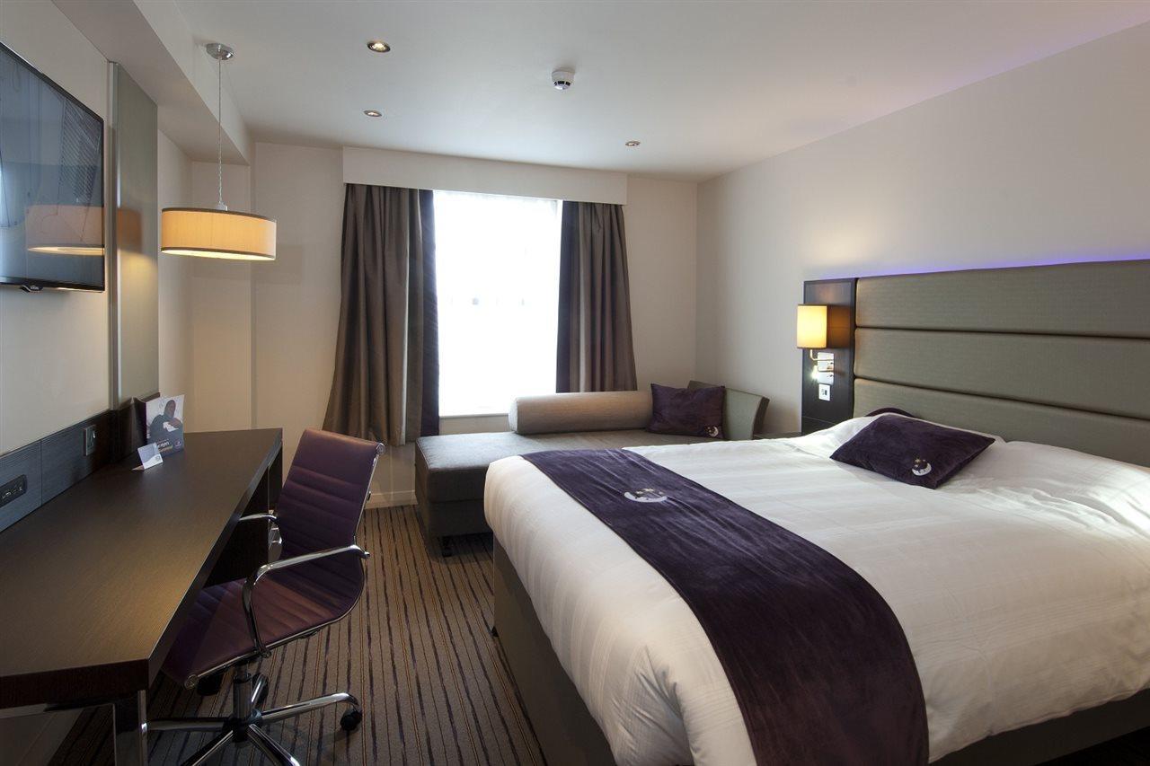 Premier Inn Bedford South Kempston Exteriör bild